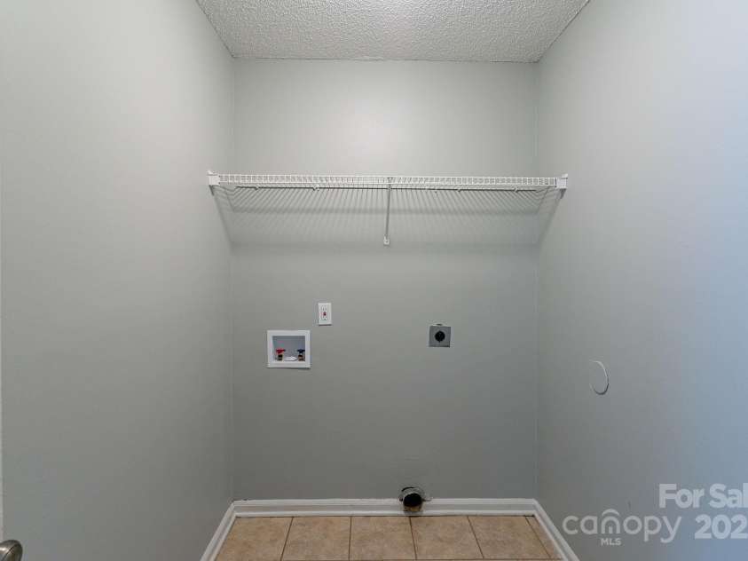 8607 Tweedsmuir Glen Lane, Charlotte, NC 28215.  MLS# CAR4287241, YatesRealty ID 31918. 
