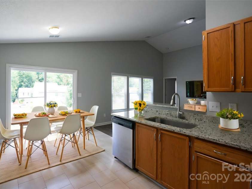 8607 Tweedsmuir Glen Lane, Charlotte, NC 28215.  MLS# CAR4287241, YatesRealty ID 31918. Virtually Staged