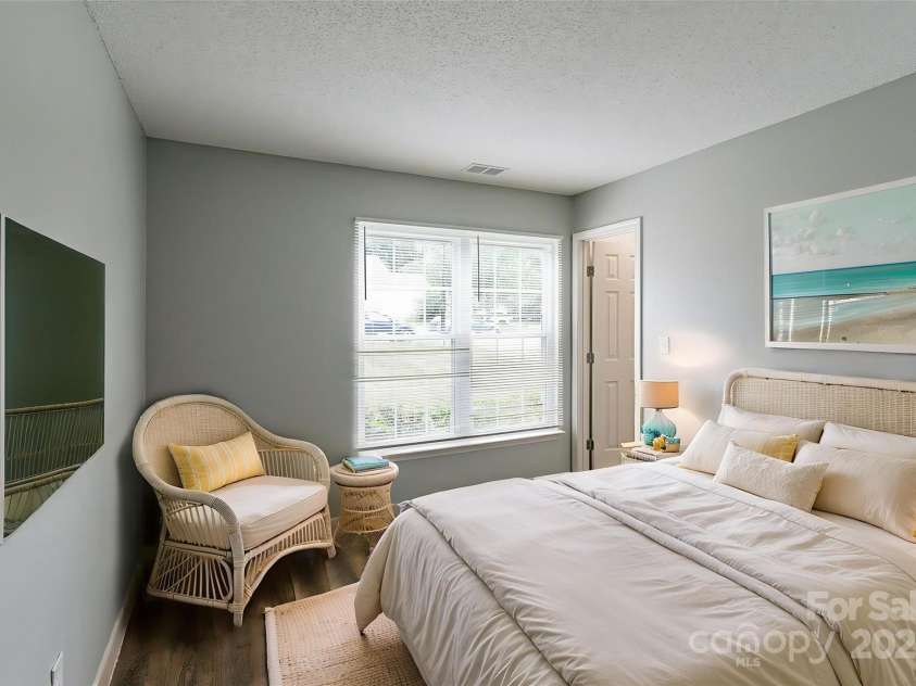 8607 Tweedsmuir Glen Lane, Charlotte, NC 28215.  MLS# CAR4287241, YatesRealty ID 31918. Virtually Staged