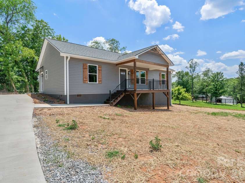 1649 Bentbrook Drive, Valdese, NC 28690.  MLS# CAR4395639, YatesRealty ID 31919. 