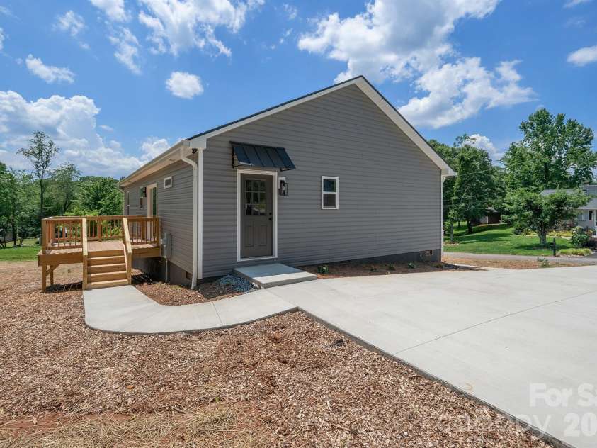 1649 Bentbrook Drive, Valdese, NC 28690.  MLS# CAR4395639, YatesRealty ID 31919. 