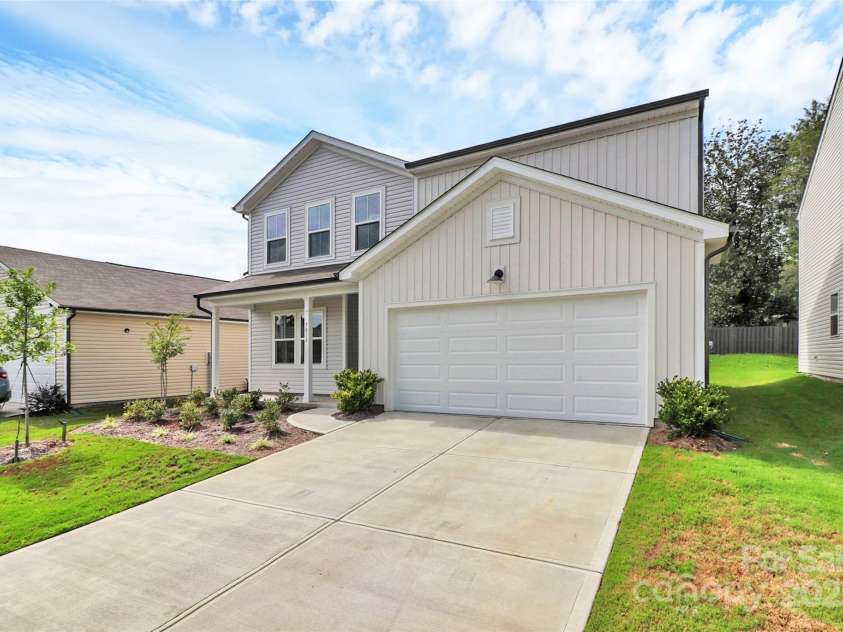 7013 Gale Force Lane, Charlotte, NC 28216.  MLS# CAR4291517, YatesRealty ID 31919. 