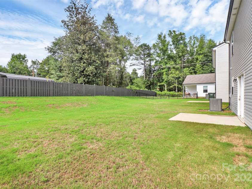 7013 Gale Force Lane, Charlotte, NC 28216.  MLS# CAR4291517, YatesRealty ID 31919. 