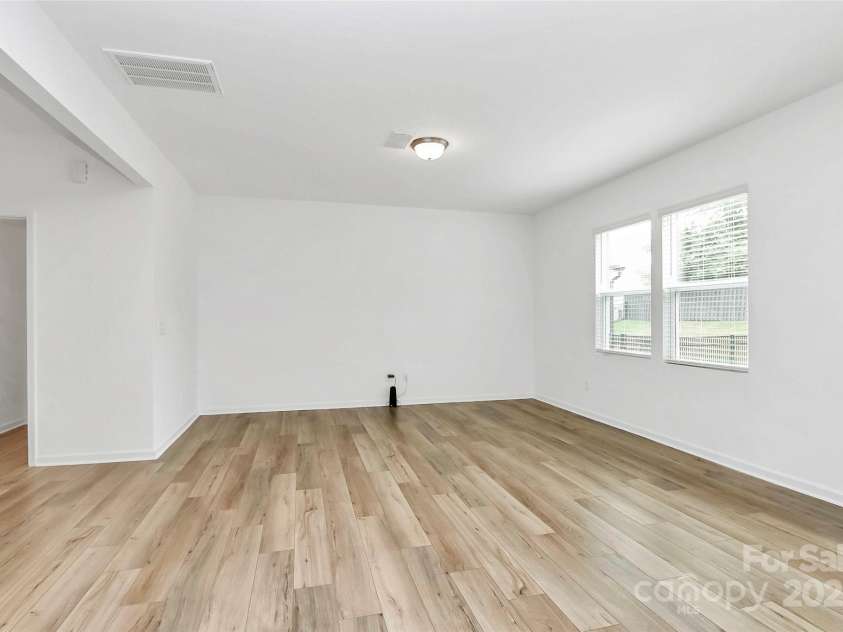 7013 Gale Force Lane, Charlotte, NC 28216.  MLS# CAR4291517, YatesRealty ID 31919. 