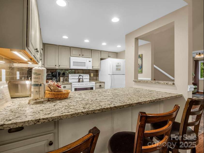 123 Mountain Village Boulevard, Lake Lure, NC 28746.  MLS# CAR4303567, YatesRealty ID 3192. Breakfast bar