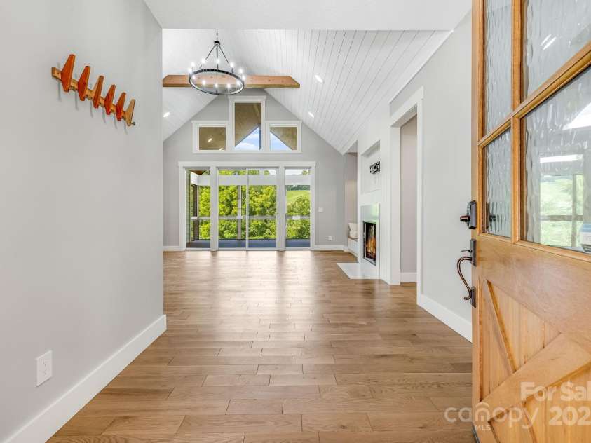 111 Oak Mountain Drive, Leicester, NC 28748.  MLS# CAR4289425, YatesRealty ID 31920. 