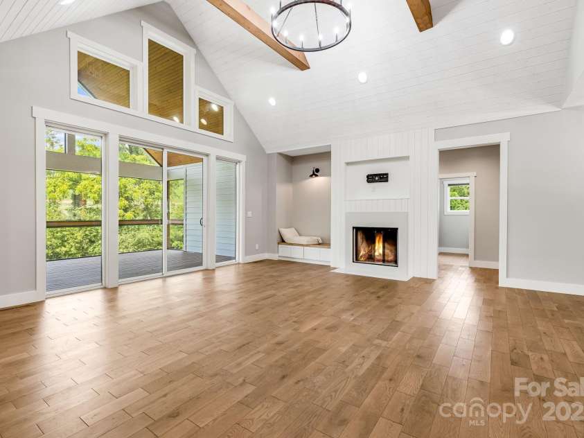 111 Oak Mountain Drive, Leicester, NC 28748.  MLS# CAR4289425, YatesRealty ID 31920. 