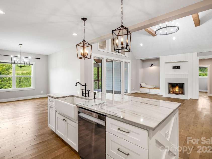 111 Oak Mountain Drive, Leicester, NC 28748.  MLS# CAR4289425, YatesRealty ID 31920. 