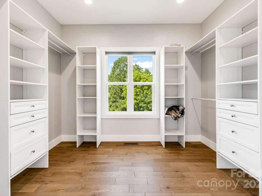 111 Oak Mountain Drive, Leicester, NC 28748.  MLS# CAR4289425, YatesRealty ID 31920. 