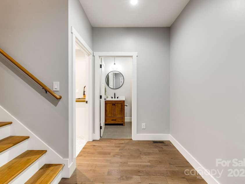 111 Oak Mountain Drive, Leicester, NC 28748.  MLS# CAR4289425, YatesRealty ID 31920. 