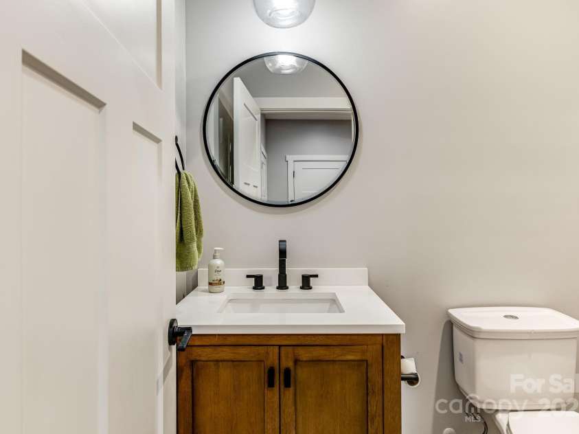 111 Oak Mountain Drive, Leicester, NC 28748.  MLS# CAR4289425, YatesRealty ID 31920. 