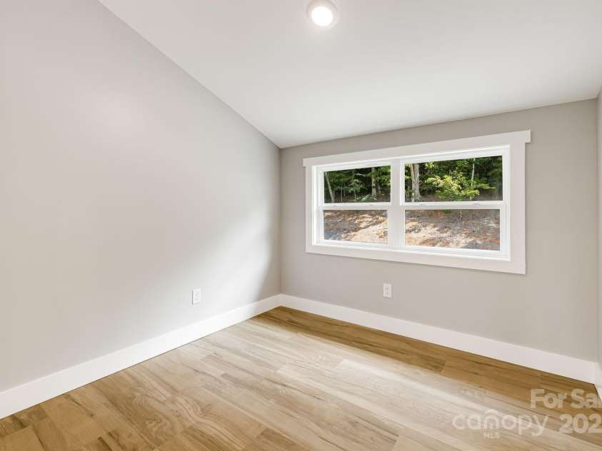 111 Oak Mountain Drive, Leicester, NC 28748.  MLS# CAR4289425, YatesRealty ID 31920. 