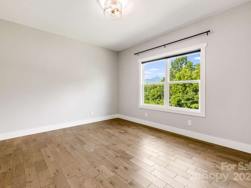 111 Oak Mountain Drive, Leicester, NC 28748.  MLS# CAR4289425, YatesRealty ID 31920. 