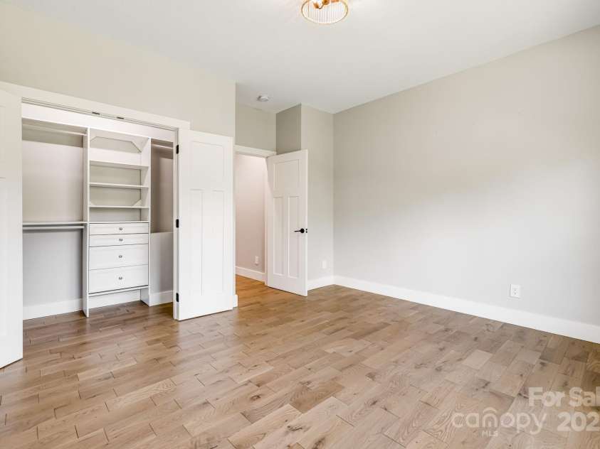 111 Oak Mountain Drive, Leicester, NC 28748.  MLS# CAR4289425, YatesRealty ID 31920. 