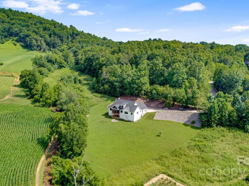 111 Oak Mountain Drive, Leicester, NC 28748.  MLS# CAR4289425, YatesRealty ID 31920. 