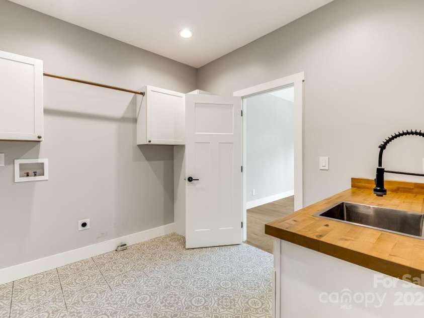 111 Oak Mountain Drive, Leicester, NC 28748.  MLS# CAR4289425, YatesRealty ID 31920. Spacious main level laundr