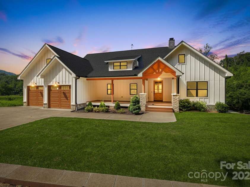 111 Oak Mountain Drive, Leicester, NC 28748.  MLS# CAR4289425, YatesRealty ID 31920. Welcome home to 111 Oak Mountain Rd!