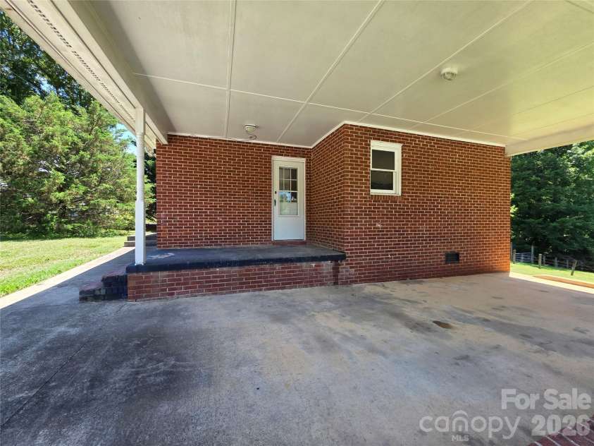 2831 Beechwood Circle, Gastonia, NC 28054.  MLS# CAR4395895, YatesRealty ID 31920. 