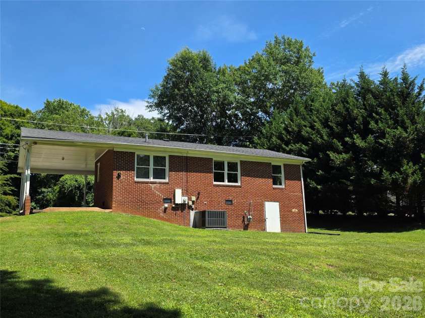 2831 Beechwood Circle, Gastonia, NC 28054.  MLS# CAR4395895, YatesRealty ID 31920. Tall crawl space