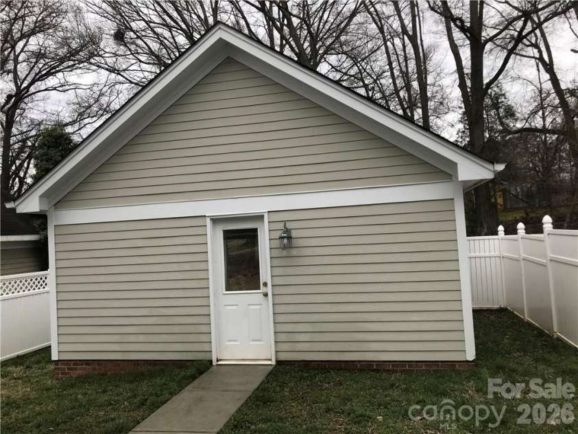 13019 West Douglas Park Drive, Huntersville, NC 28078.  MLS# CAR4395919, YatesRealty ID 31922. Detached Garage
