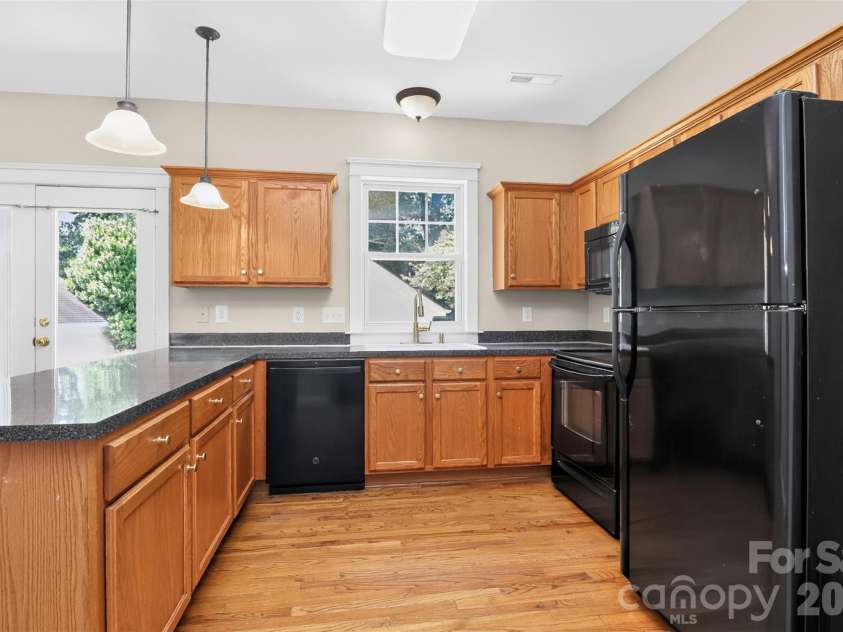 13019 West Douglas Park Drive, Huntersville, NC 28078.  MLS# CAR4395919, YatesRealty ID 31922. Kitchen
