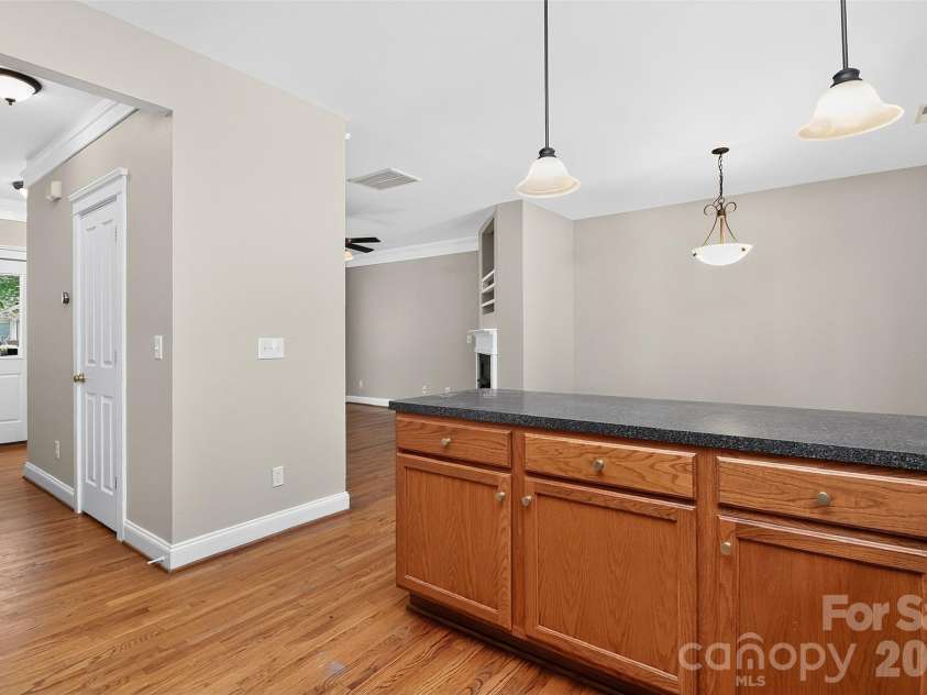13019 West Douglas Park Drive, Huntersville, NC 28078.  MLS# CAR4395919, YatesRealty ID 31922. Kitchen