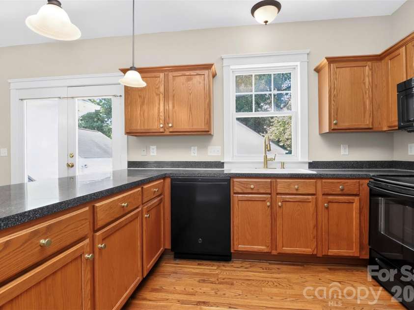 13019 West Douglas Park Drive, Huntersville, NC 28078.  MLS# CAR4395919, YatesRealty ID 31922. Kitchen