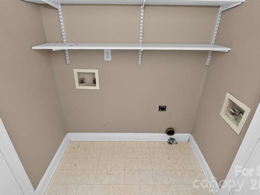 13019 West Douglas Park Drive, Huntersville, NC 28078.  MLS# CAR4395919, YatesRealty ID 31922. Laundry Rm