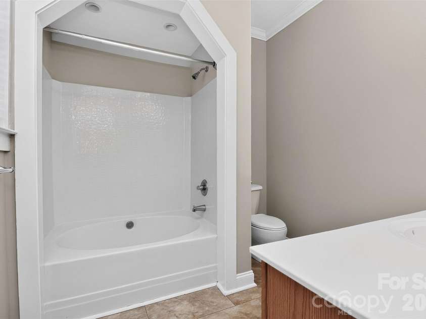 13019 West Douglas Park Drive, Huntersville, NC 28078.  MLS# CAR4395919, YatesRealty ID 31922. Master Bath