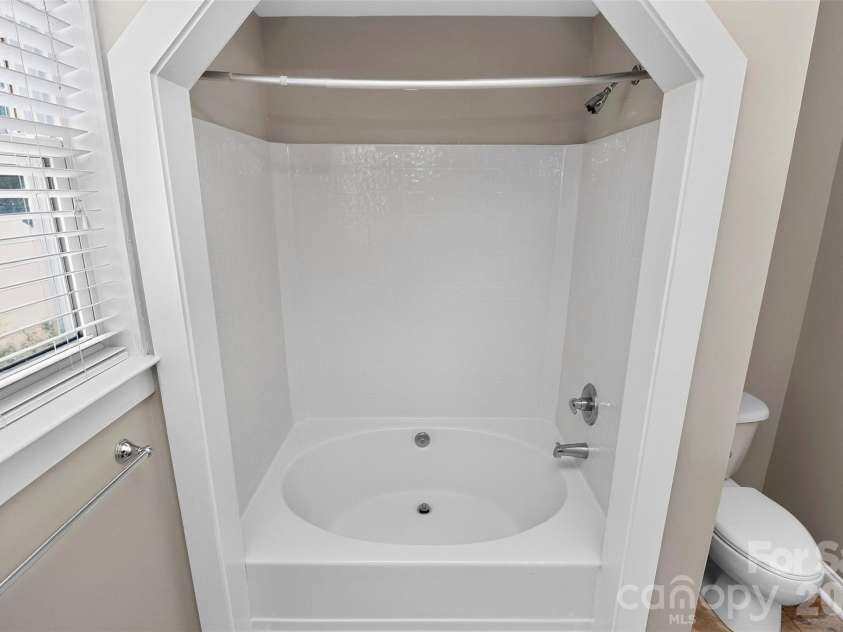 13019 West Douglas Park Drive, Huntersville, NC 28078.  MLS# CAR4395919, YatesRealty ID 31922. Master Bath