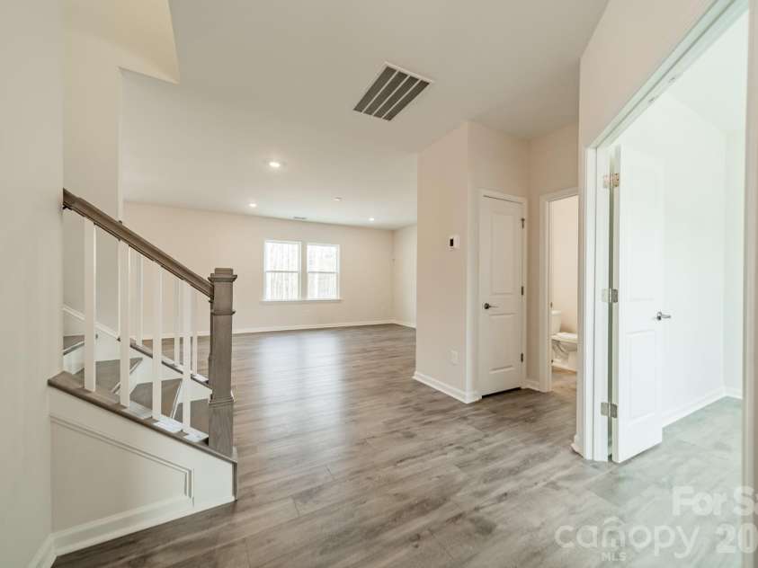 6012 Chumbley Point Road, Charlotte, NC 28215.  MLS# CAR4365246, YatesRealty ID 31923. 