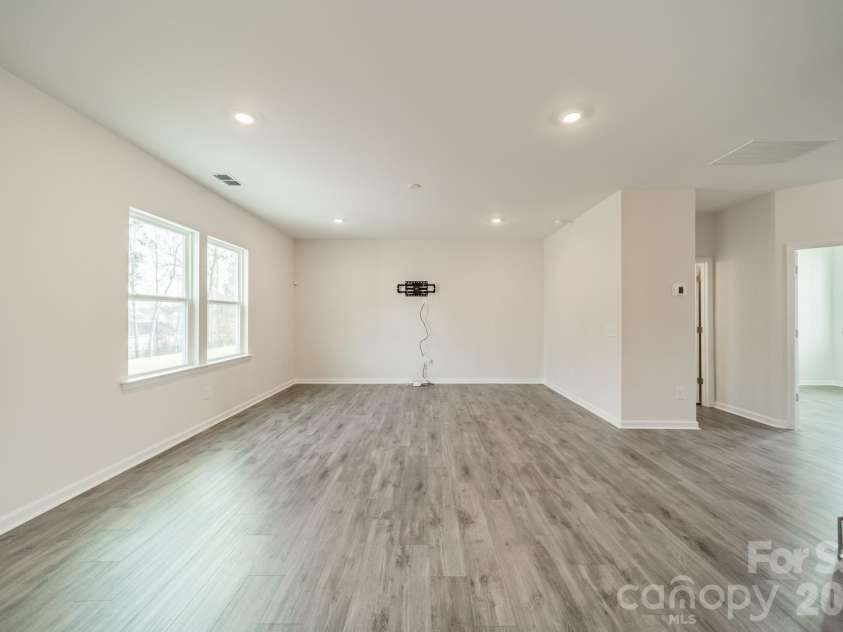 6012 Chumbley Point Road, Charlotte, NC 28215.  MLS# CAR4365246, YatesRealty ID 31923. 