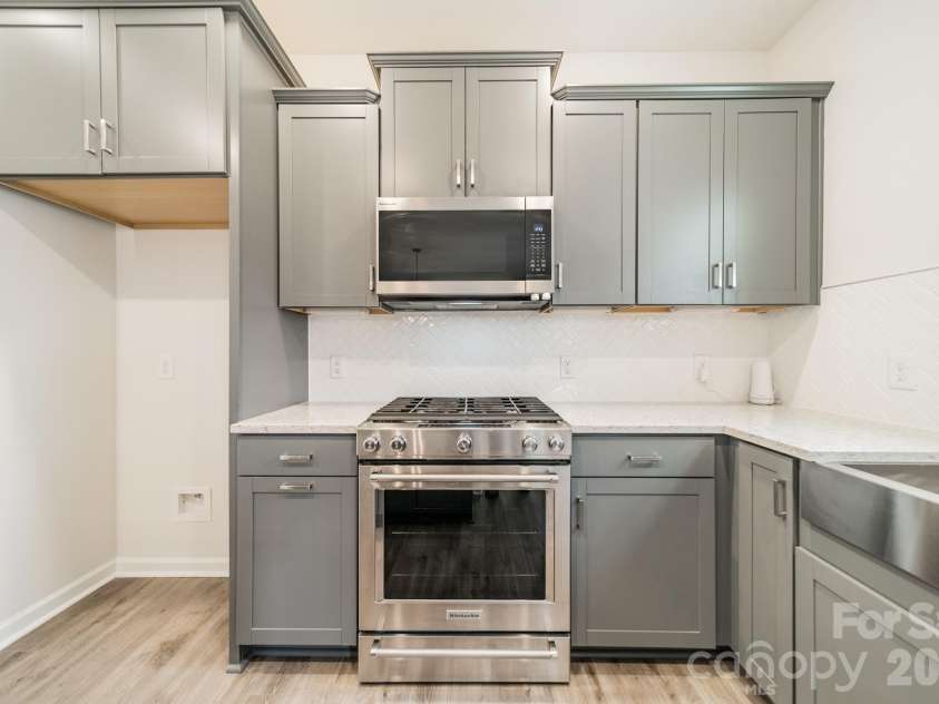 6012 Chumbley Point Road, Charlotte, NC 28215.  MLS# CAR4365246, YatesRealty ID 31923. 