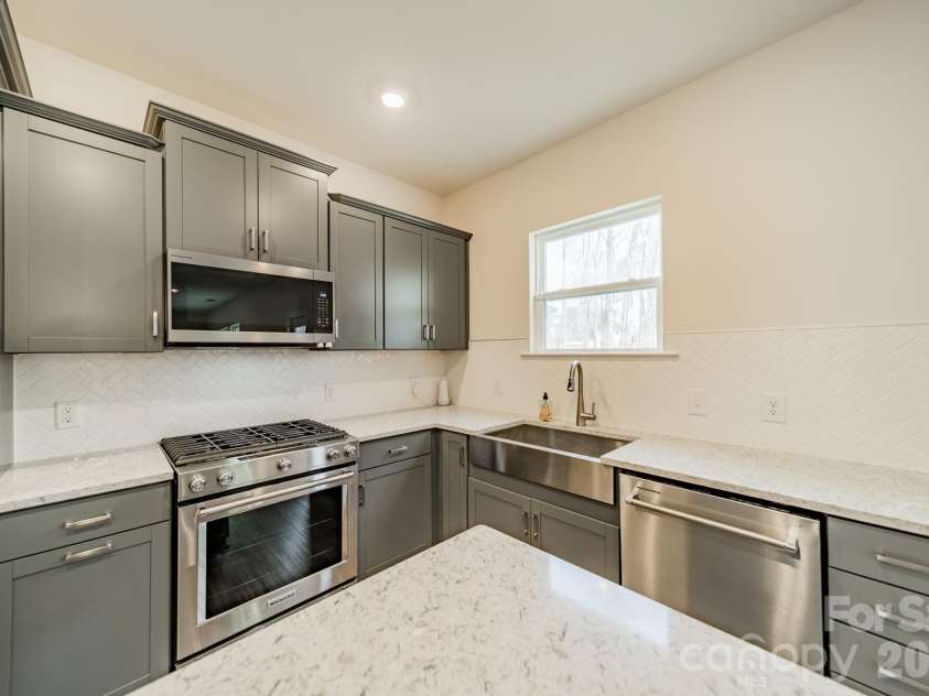 6012 Chumbley Point Road, Charlotte, NC 28215.  MLS# CAR4365246, YatesRealty ID 31923. 