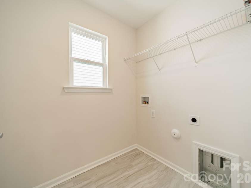 6012 Chumbley Point Road, Charlotte, NC 28215.  MLS# CAR4365246, YatesRealty ID 31923. Laundry Room