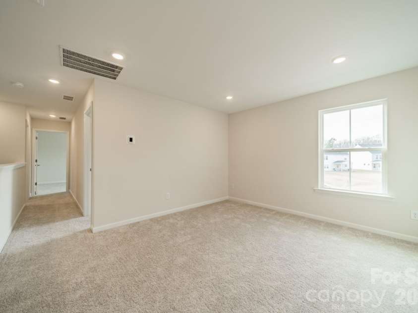 6012 Chumbley Point Road, Charlotte, NC 28215.  MLS# CAR4365246, YatesRealty ID 31923. Loft