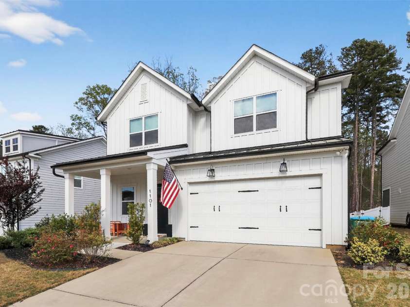 1101 Masefield Avenue, Matthews, NC 28105.  MLS# CAR4364671, YatesRealty ID 31925. 