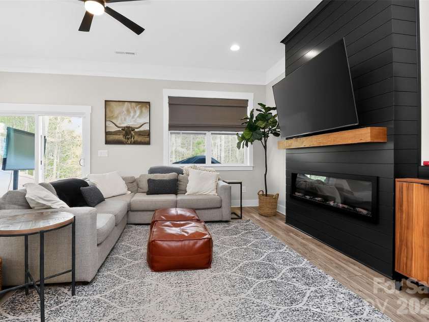 1101 Masefield Avenue, Matthews, NC 28105.  MLS# CAR4364671, YatesRealty ID 31925. 