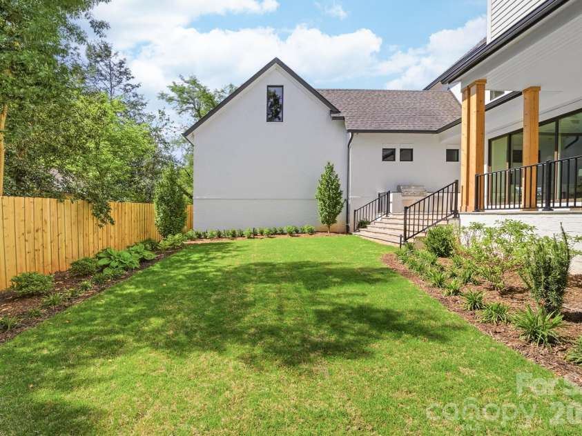 216 Walnut Street, Davidson, NC 28036.  MLS# CAR4300699, YatesRealty ID 31926. 
