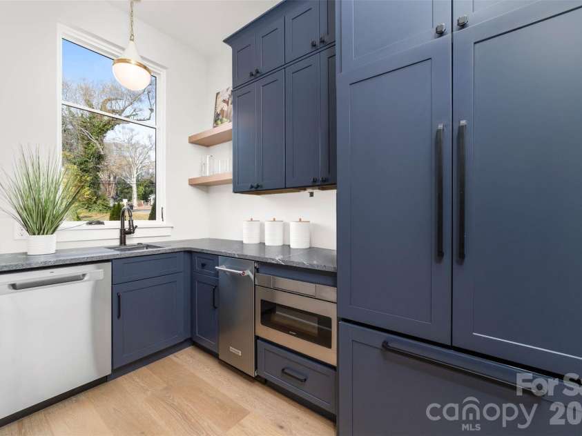 216 Walnut Street, Davidson, NC 28036.  MLS# CAR4300699, YatesRealty ID 31926. Scullery