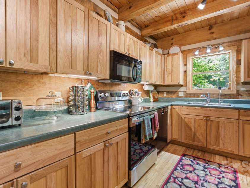 311 Copper Spur Drive, Maggie Valley, NC 28751.  MLS# CAR4387537, YatesRealty ID 31927. 