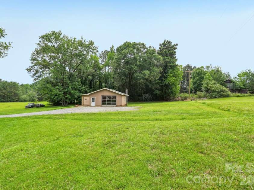 435 Parker Circle, Norwood, NC 28128.  MLS# CAR4388801, YatesRealty ID 31928. 