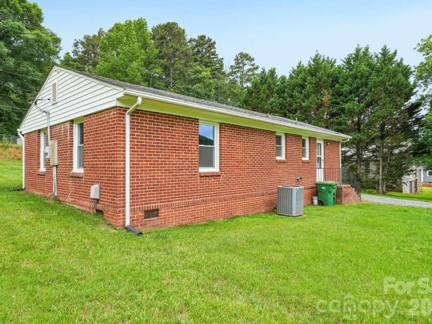 435 Parker Circle, Norwood, NC 28128.  MLS# CAR4388801, YatesRealty ID 31928. 