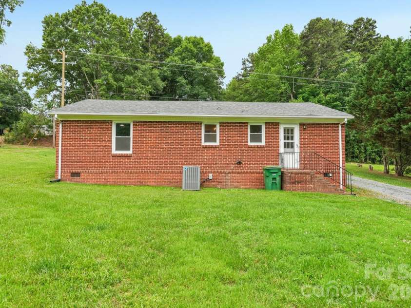 435 Parker Circle, Norwood, NC 28128.  MLS# CAR4388801, YatesRealty ID 31928. 