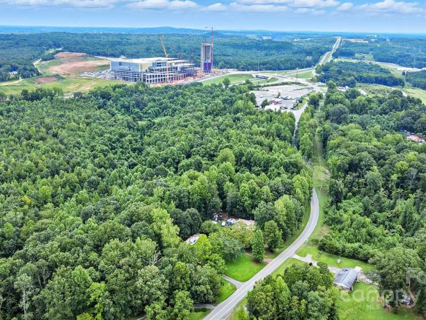 450 Dixon School Road, Kings Mountain, NC 28086.  MLS# CAR4291938, YatesRealty ID 31928. 1/2 Mile distance from Catawba Two Kings Casino