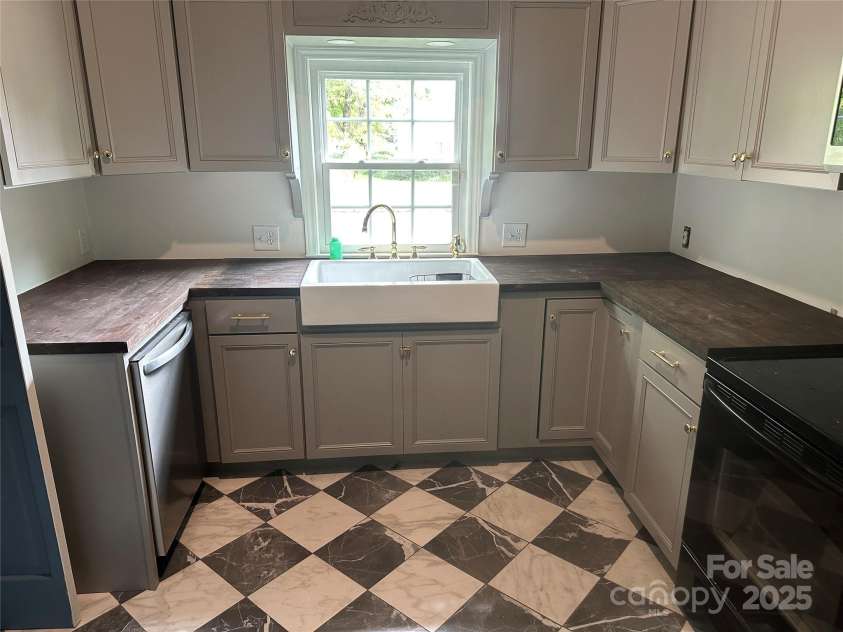 215 Matson Street, Kershaw, SC 29067.  MLS# CAR4292076, YatesRealty ID 31929. 