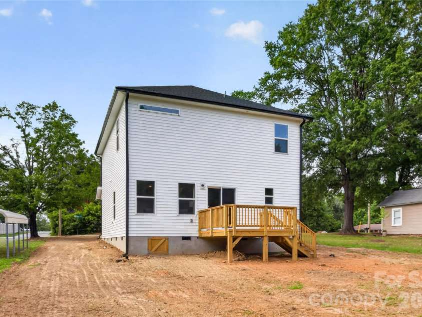 675 Fisher Street, Kannapolis, NC 28027.  MLS# CAR4392519, YatesRealty ID 31929. 