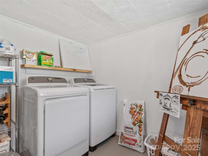 194 Colehearth Hollow Road, Bakersville, NC 28705.  MLS# CAR4238440, YatesRealty ID 3193. 