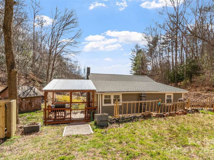 194 Colehearth Hollow Road, Bakersville, NC 28705.  MLS# CAR4238440, YatesRealty ID 3193. 