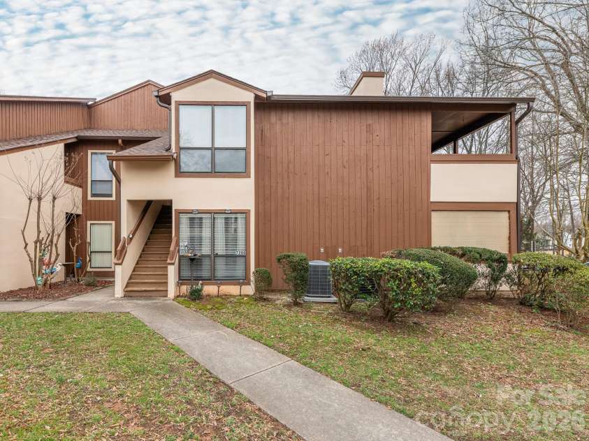 7200 Winery Lane, Charlotte, NC 28227.  MLS# CAR4352224, YatesRealty ID 3193. 